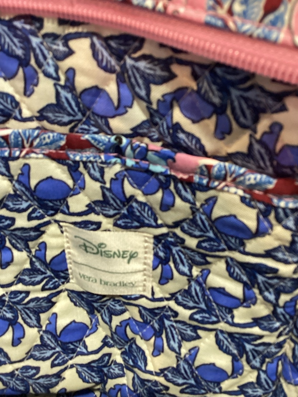 Disney Surfboard Stitch Small Original Vera Tote
in Premium Cotton - Picture 5 of 7